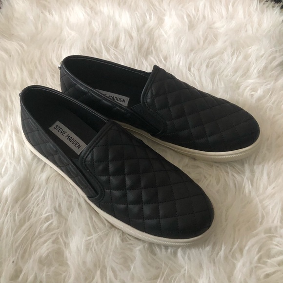 Steve Madden Shoes - Steve Madden quilted black shoes